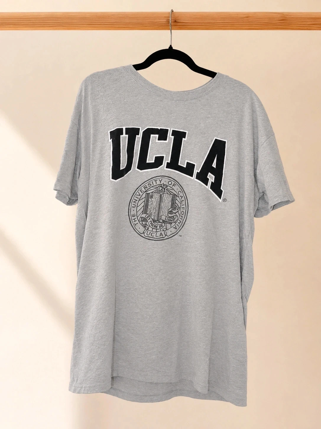 T-shirt officiel UCLA by H&M en excellent état.